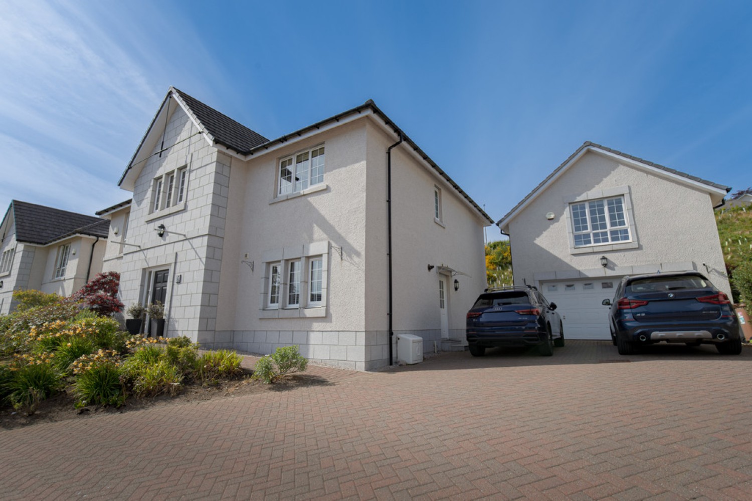 Friarsfield Way, Cults