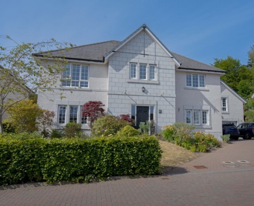 Friarsfield Way, Cults