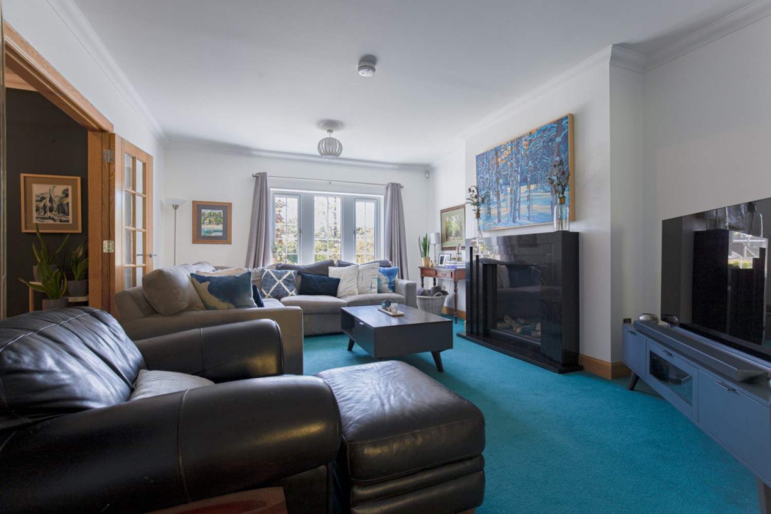 Friarsfield Way, Cults