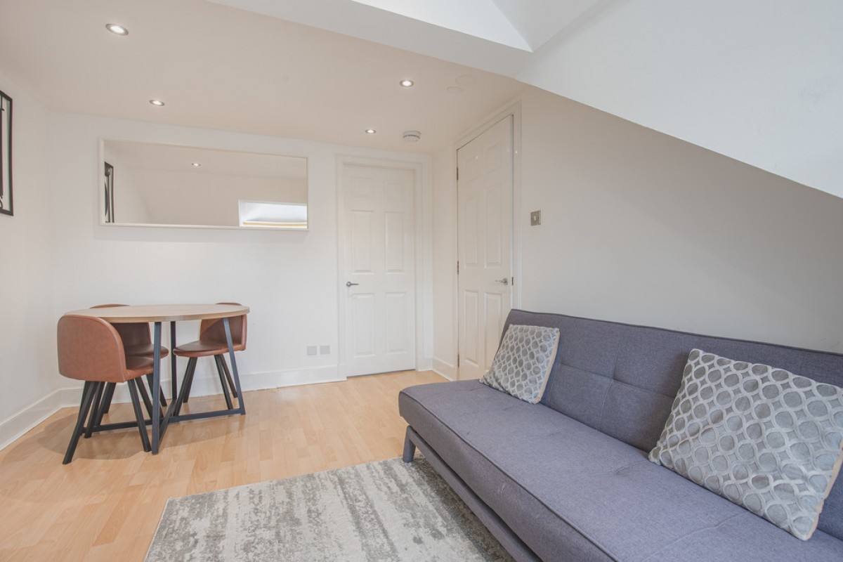 Crown Street Flat J, Aberdeen