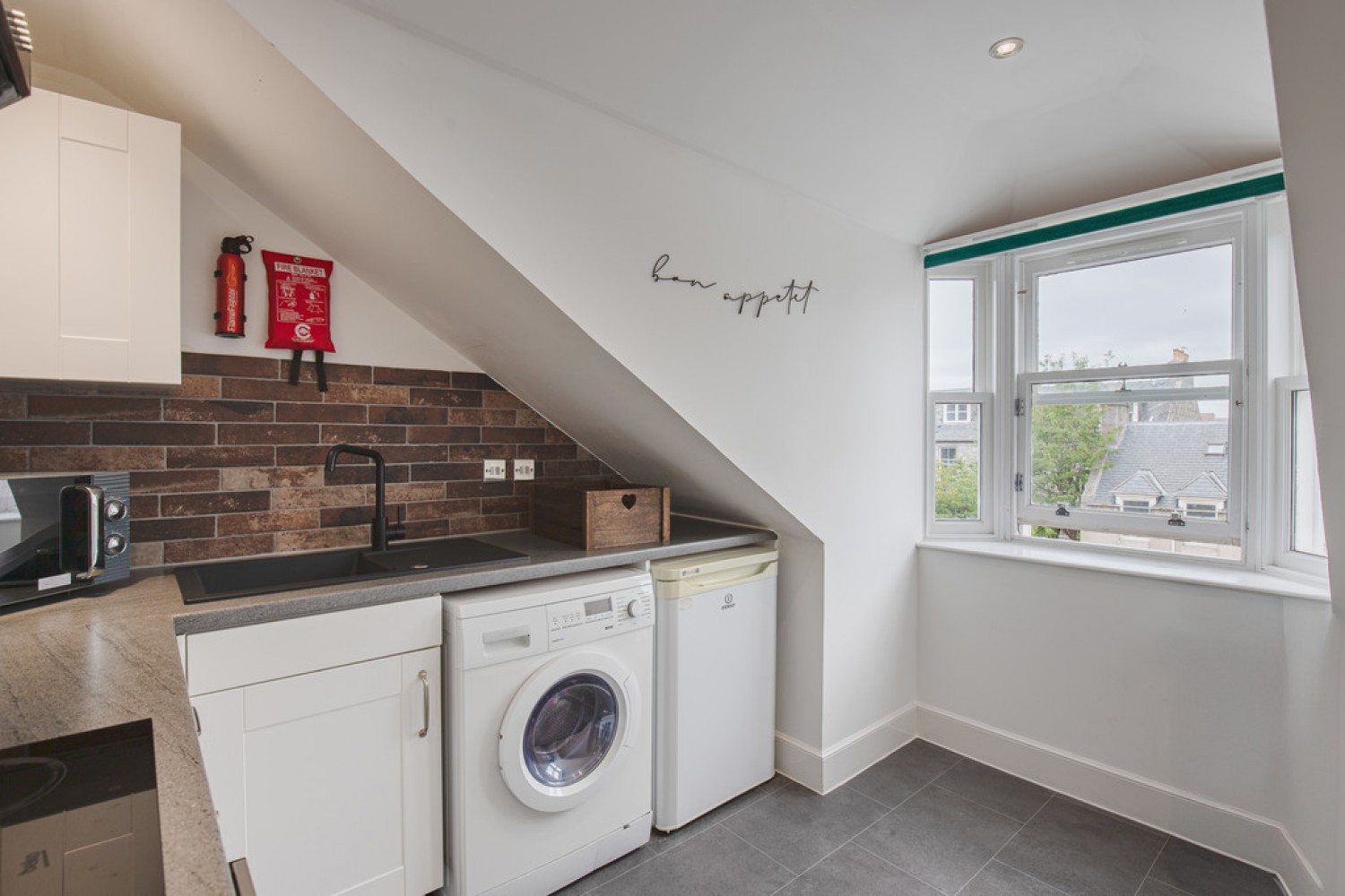 Crown Street Flat J, Aberdeen