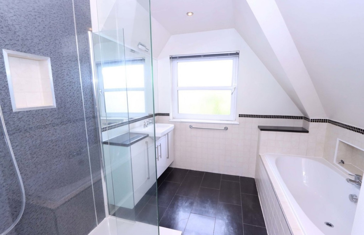 3 bedroom House in Edgehill Terrace, Aberdeen