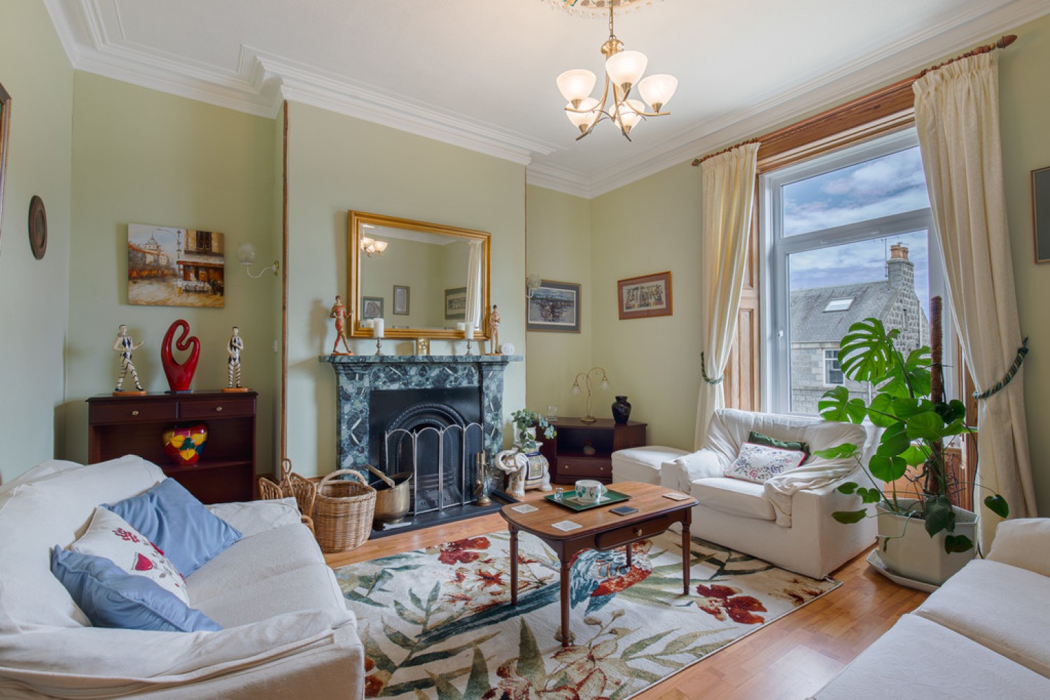4 bedroom Flat for Sale Irvine Place, Aberdeen