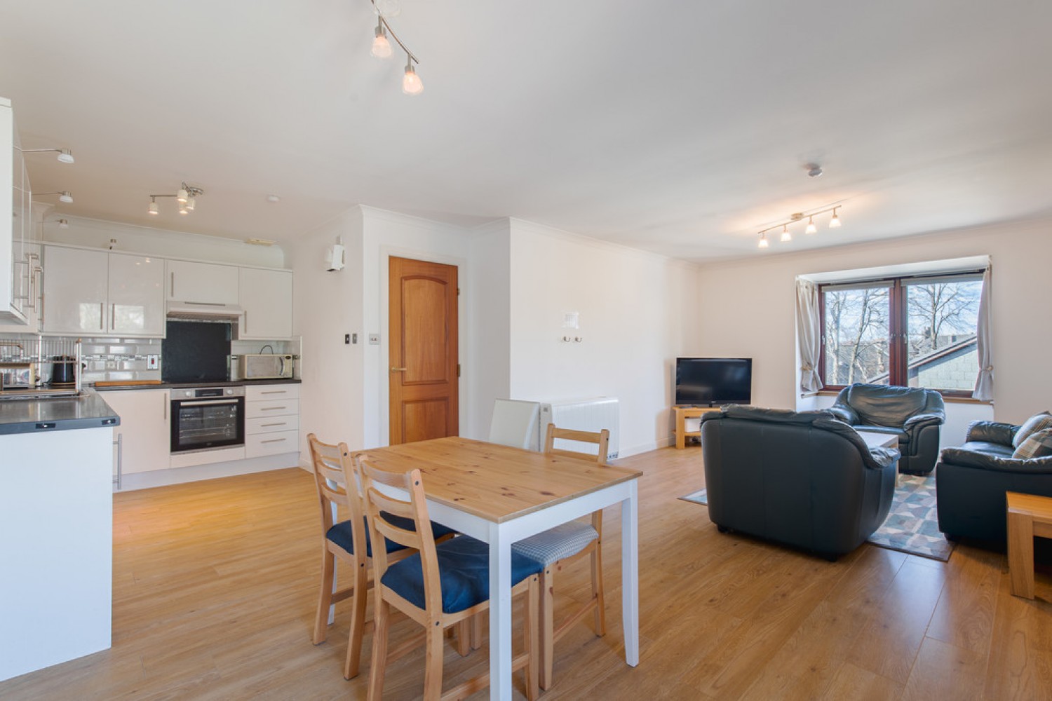 2 bedroom Flat for Letting Whinhill Gate, Aberdeen