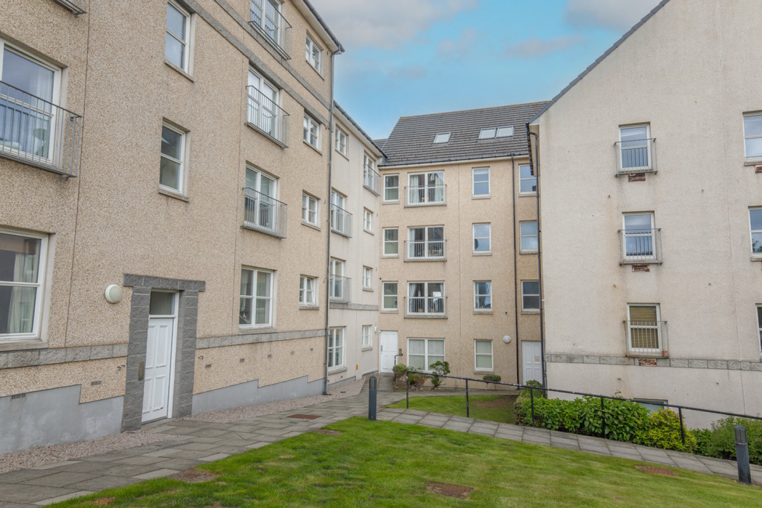 2 bedroom Flat for Sale Affleck Street, Aberdeen