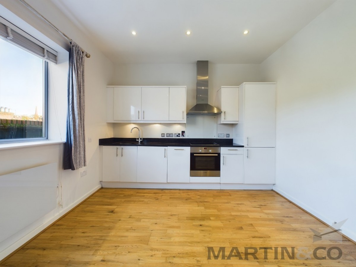 Close to City Centre and Station