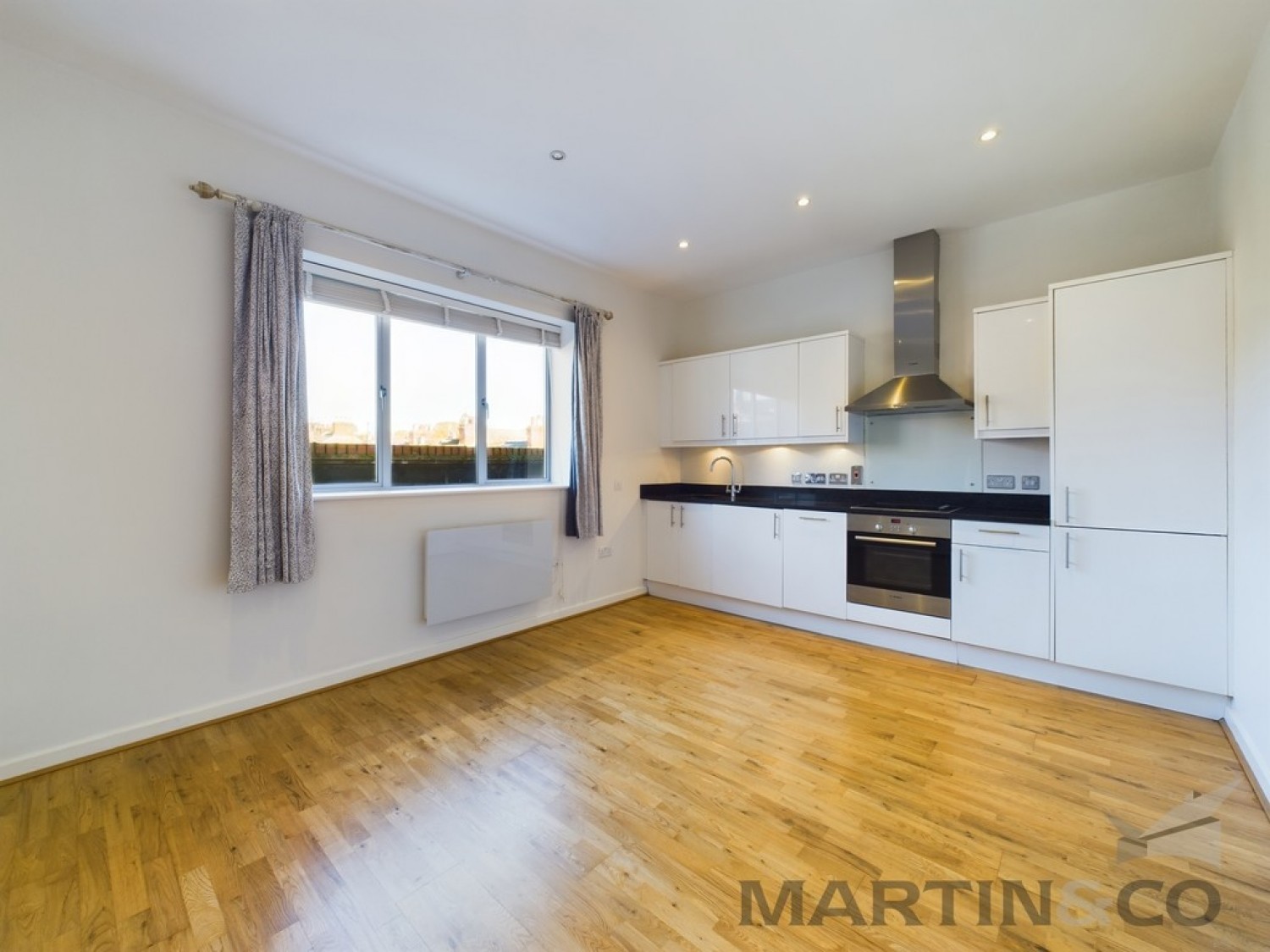 Close to City Centre and Station