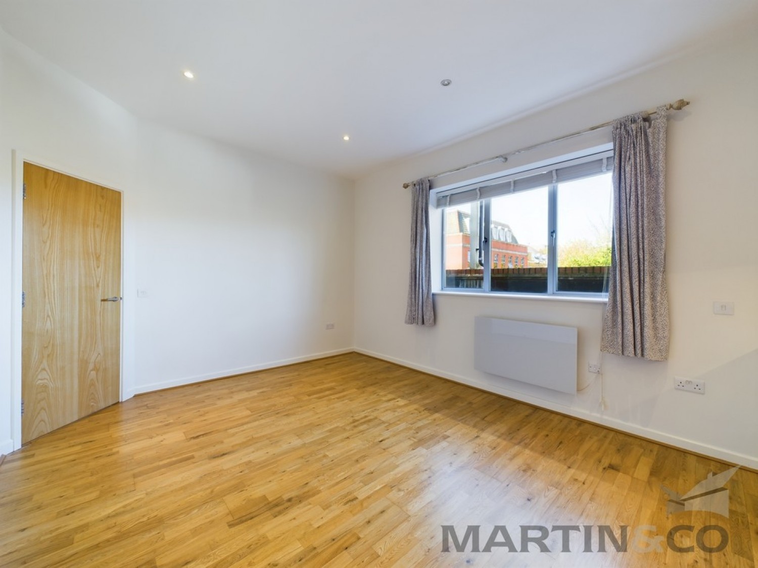 Close to City Centre and Station