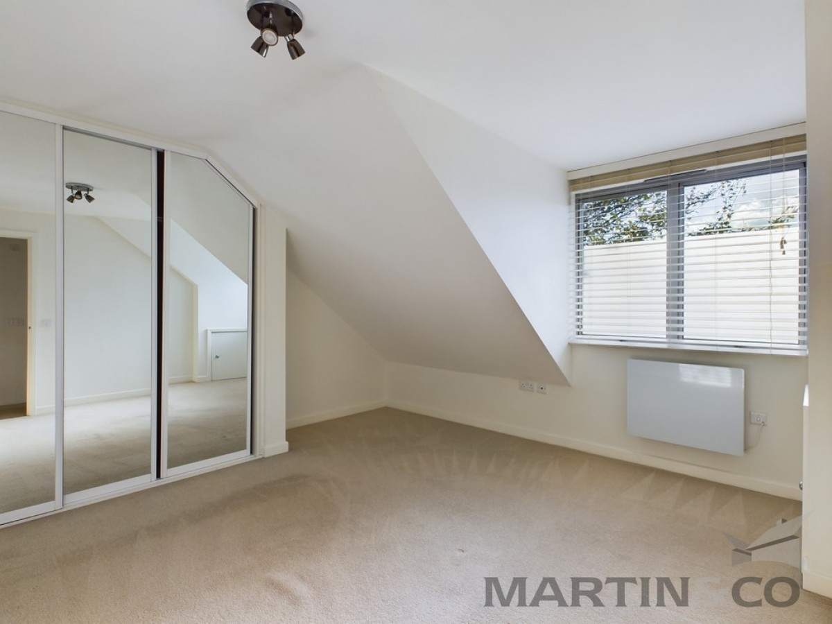 Close to City Centre and Station