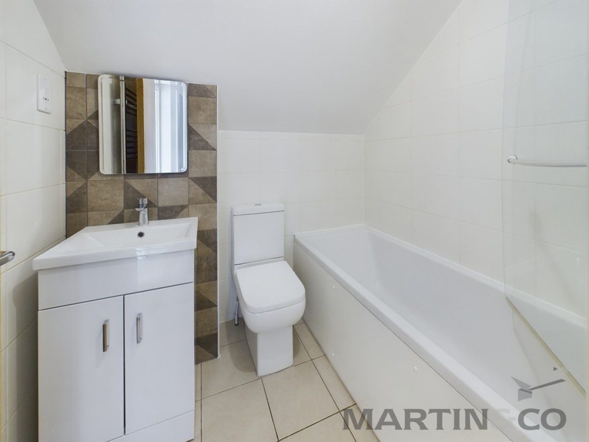 Close to City Centre and Station