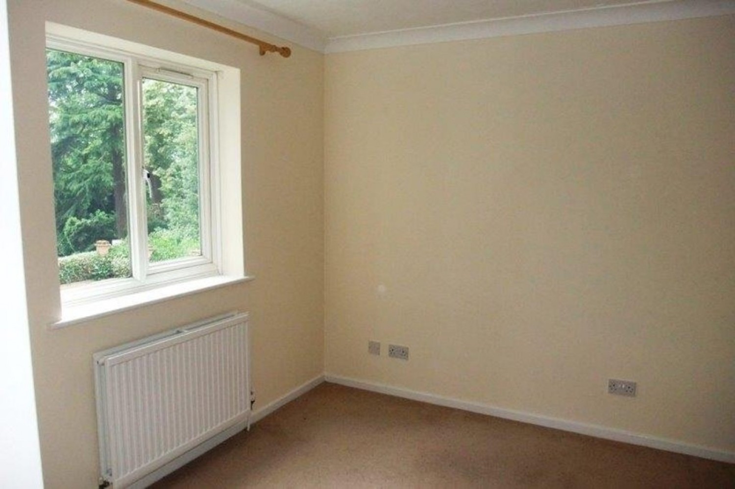 Rowlatt Court, Hillside Road
