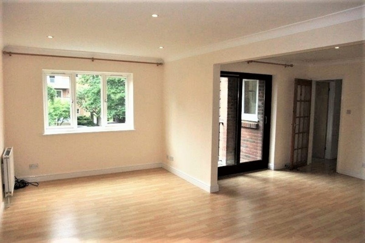 Rowlatt Court, Hillside Road