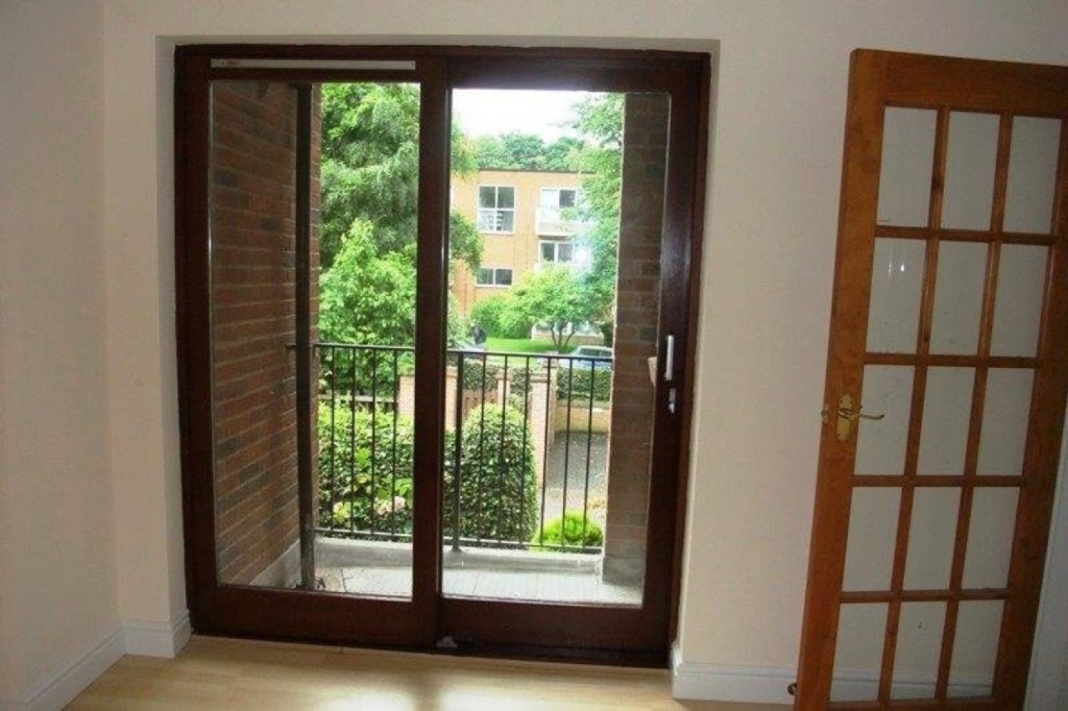 Rowlatt Court, Hillside Road