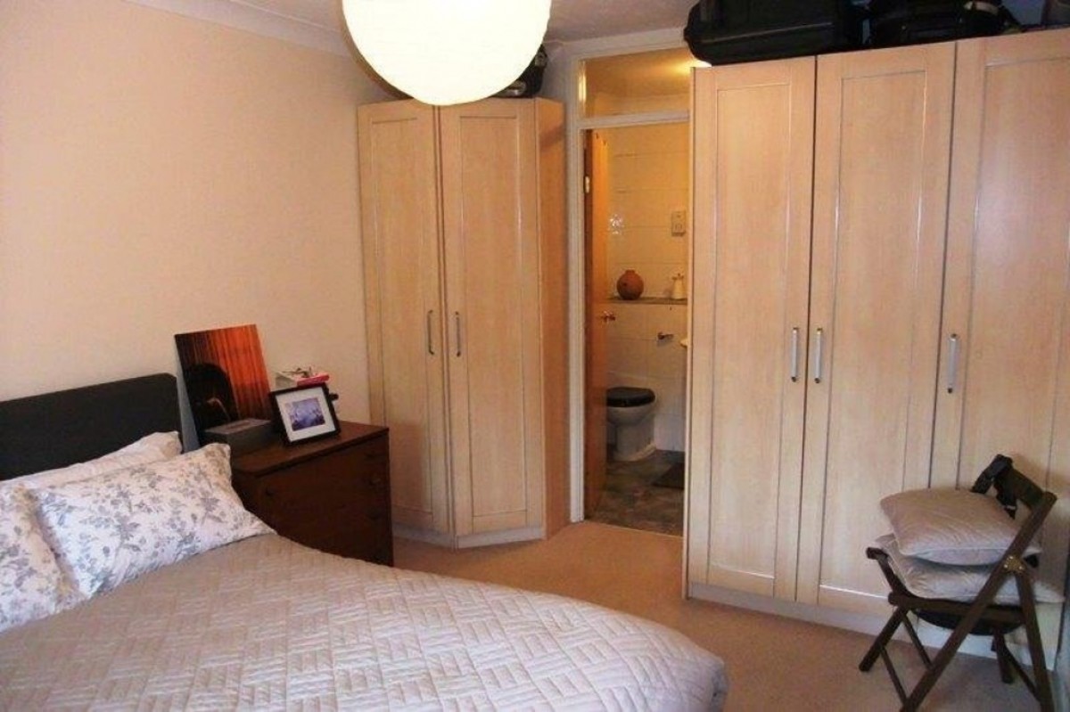 Rowlatt Court, Hillside Road