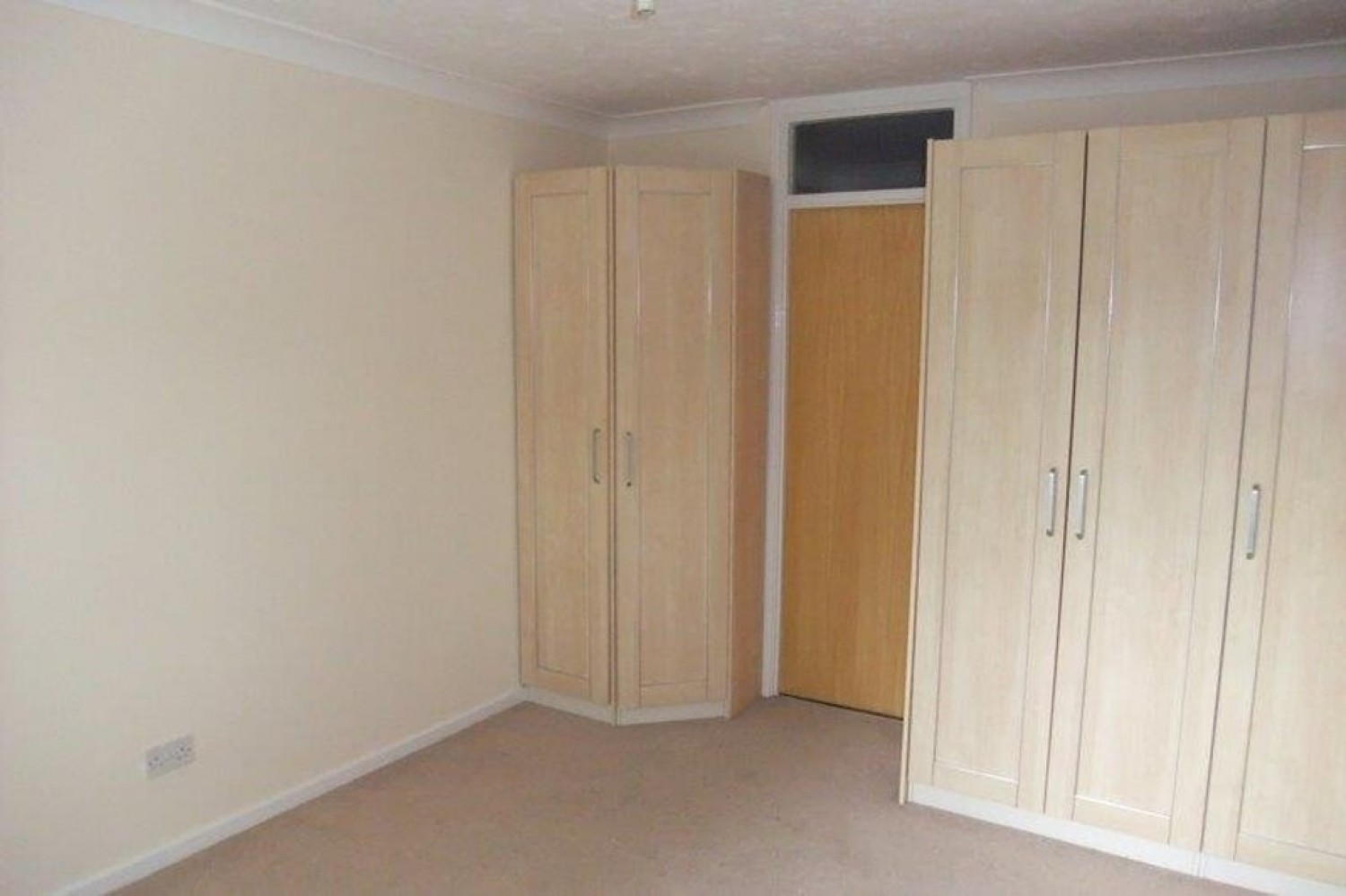 Rowlatt Court, Hillside Road