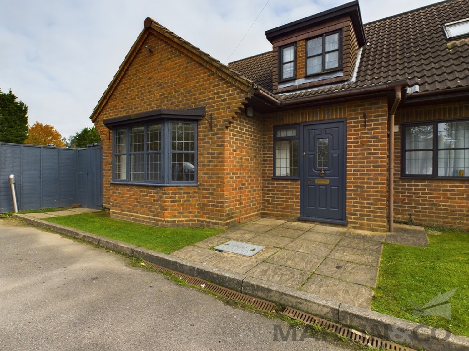 2 bedroom Flat in Bricket Lodge, Lye Lane