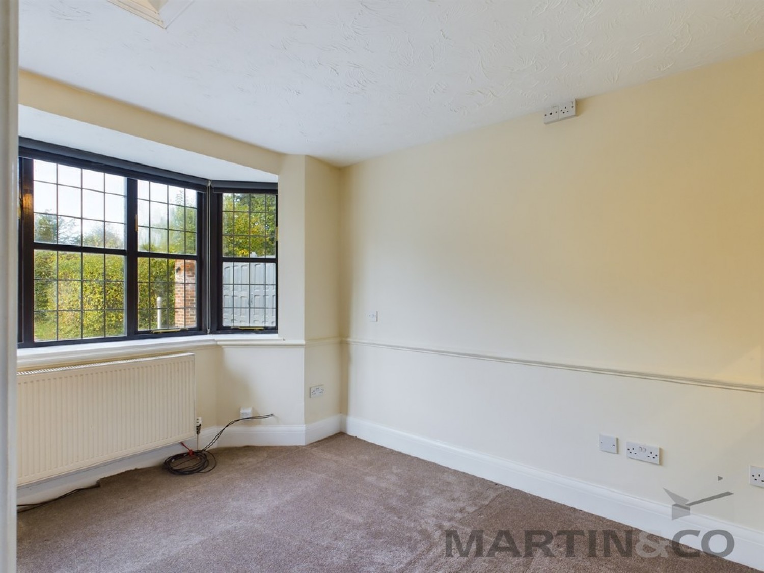 2 bedroom Flat in Bricket Lodge, Lye Lane