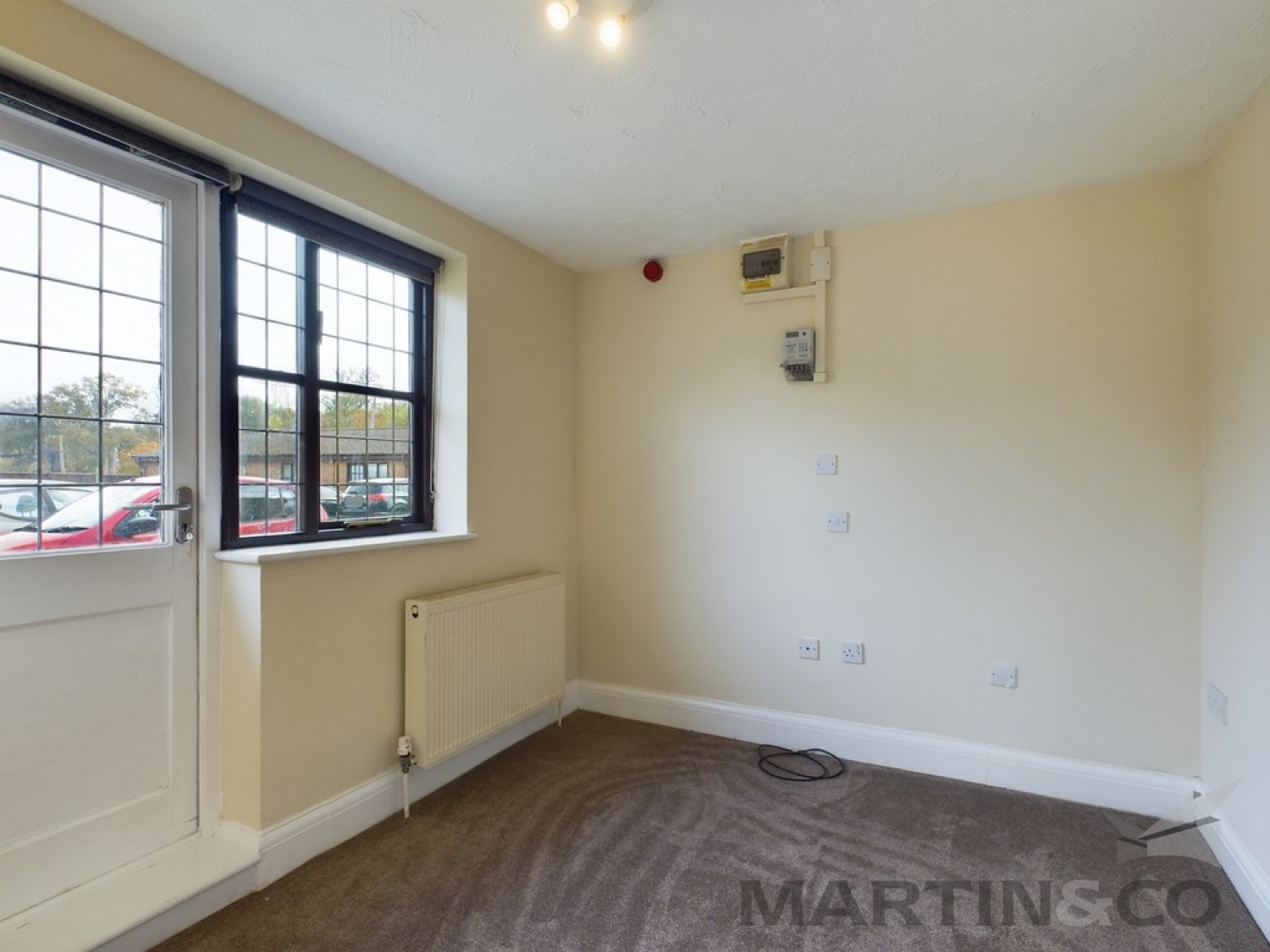 2 bedroom Flat in Bricket Lodge, Lye Lane