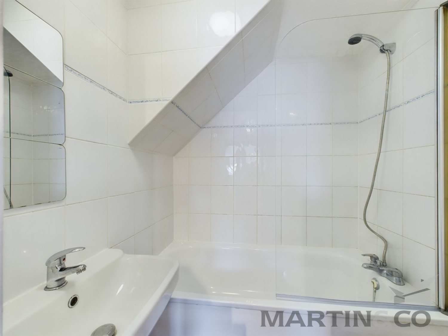 2 bedroom Flat in Bricket Lodge, Lye Lane