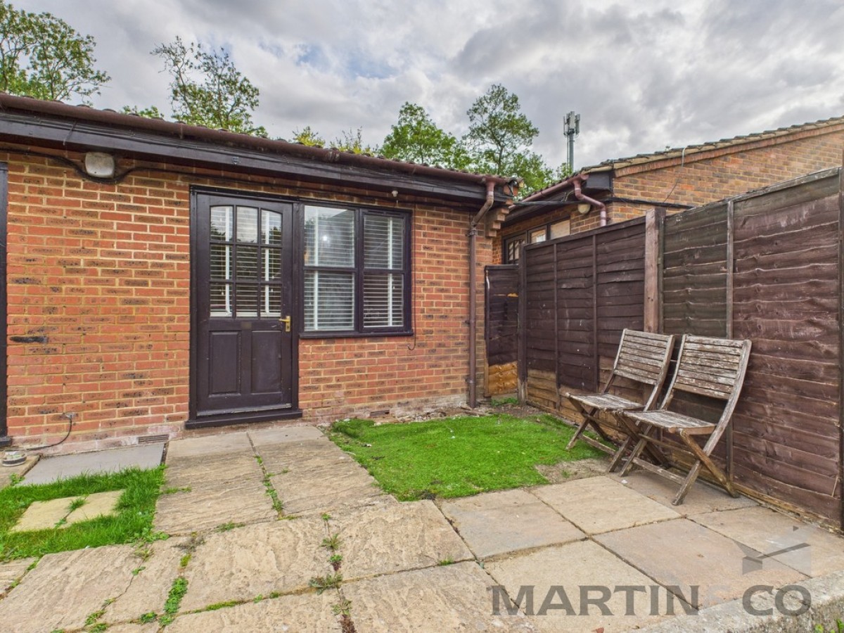 Bricket Lodge, Lye Lane
