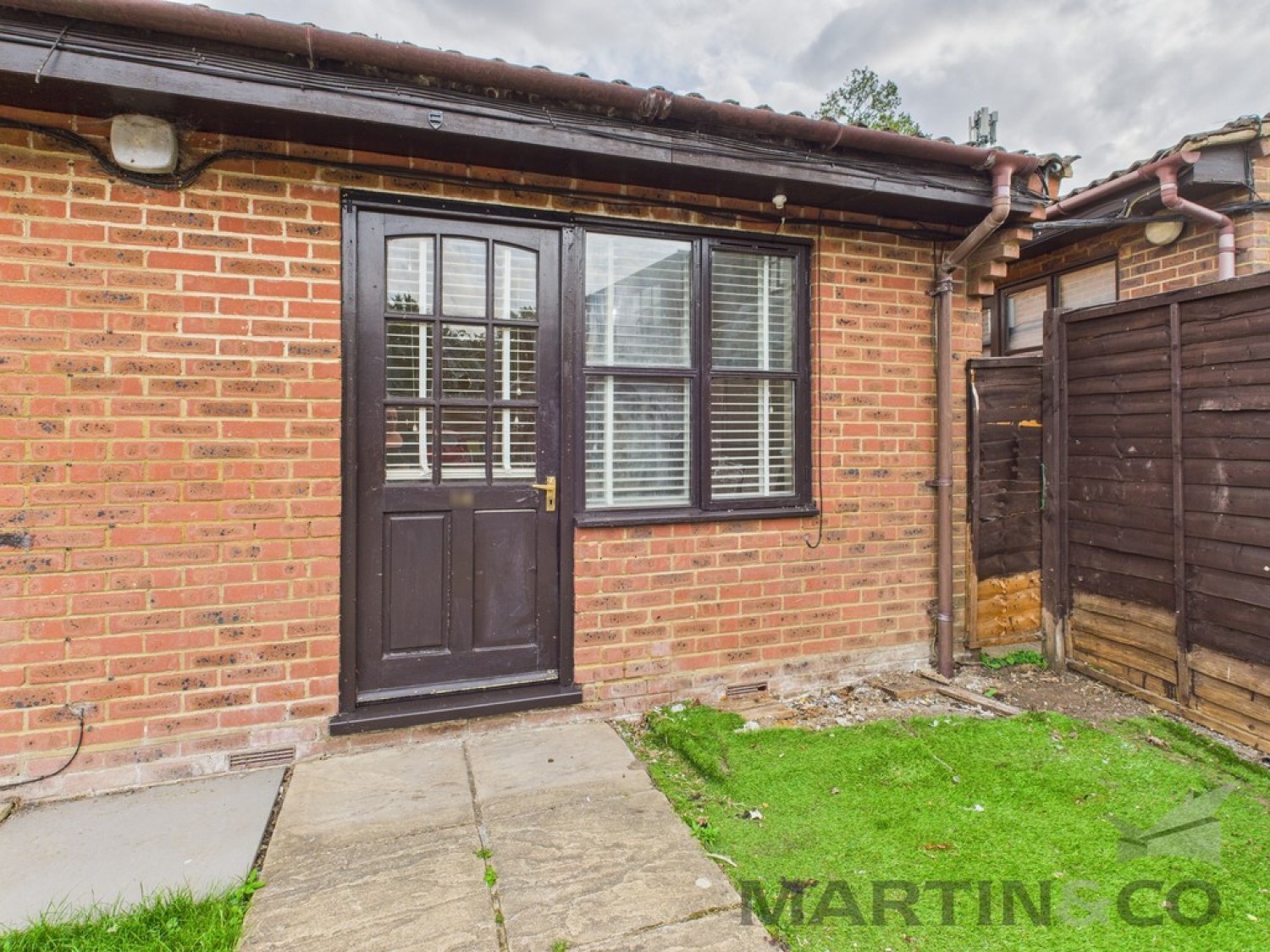 Bricket Lodge, Lye Lane