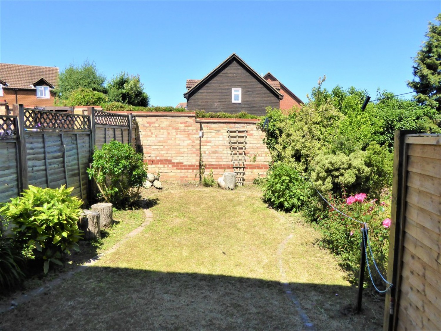 Aldbury Close in Jersey Farm