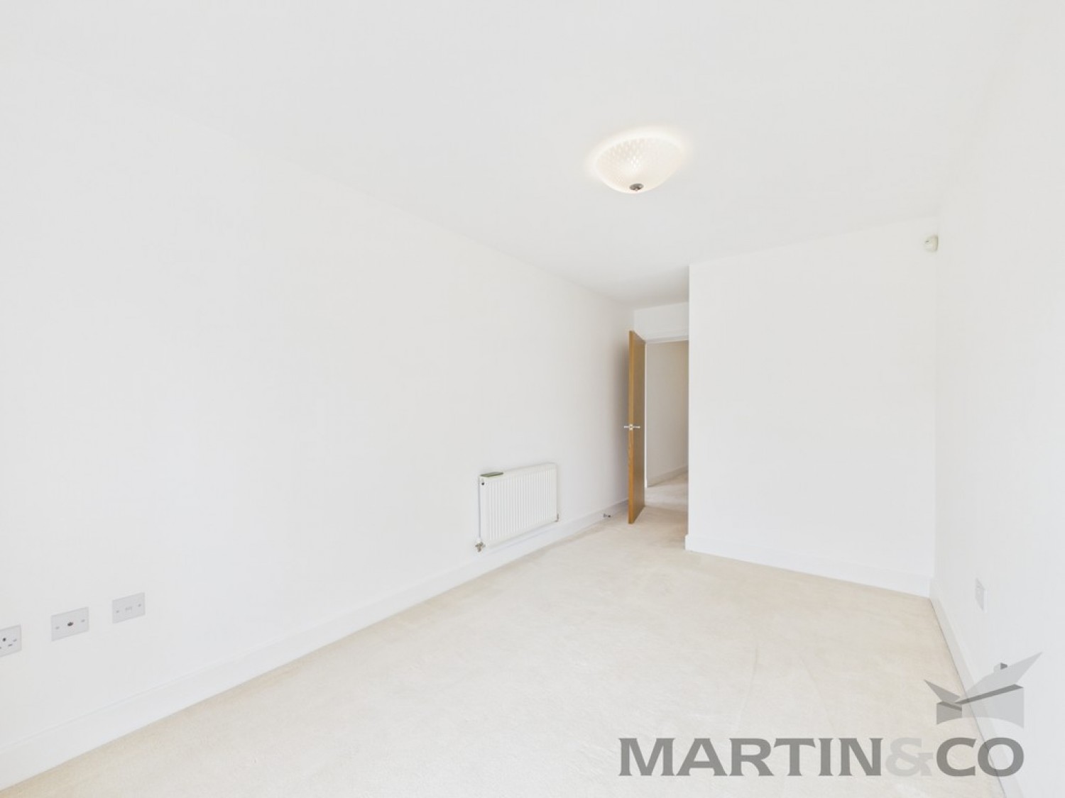 2 bedroom Flat for Letting Barcino House, close to Station
