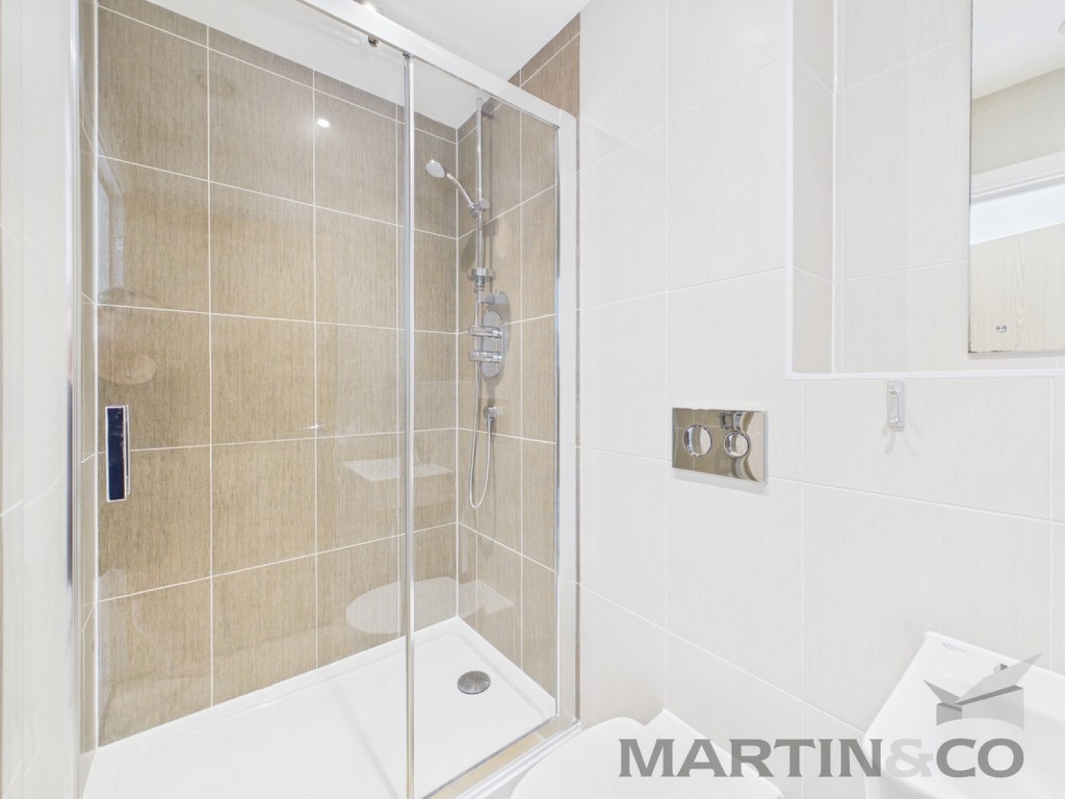 2 bedroom Flat for Letting Barcino House, close to Station