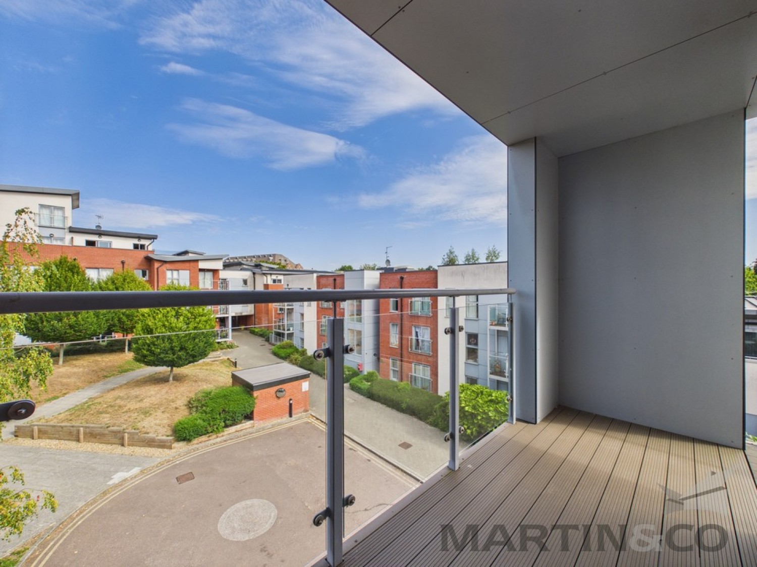 2 bedroom Flat for Letting Barcino House, close to Station