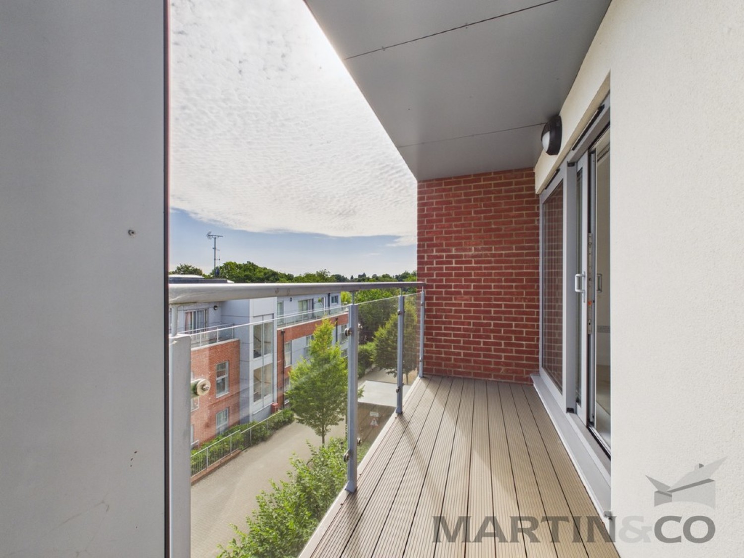 2 bedroom Flat for Letting Barcino House, close to Station