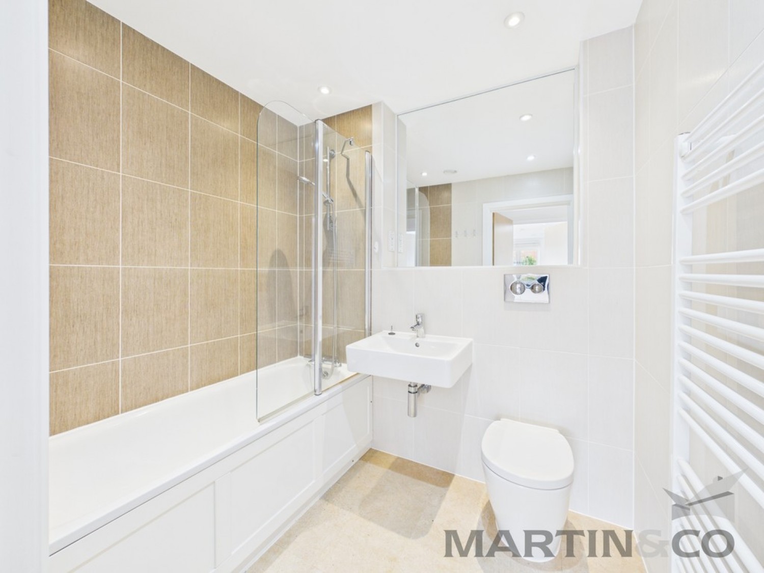 2 bedroom Flat for Letting Barcino House, close to Station