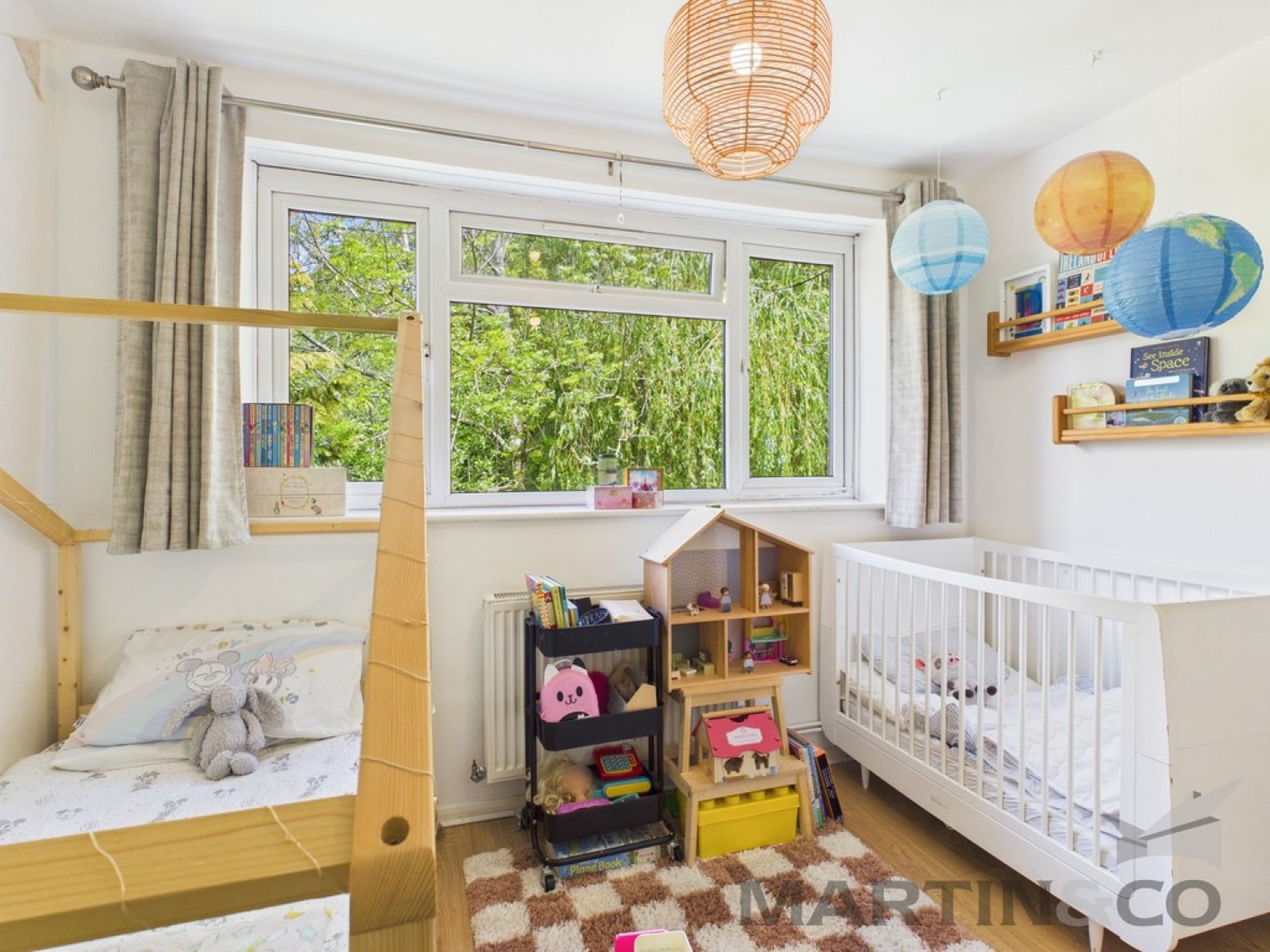 2 bedroom Flat for Letting The Beeches in Park Street