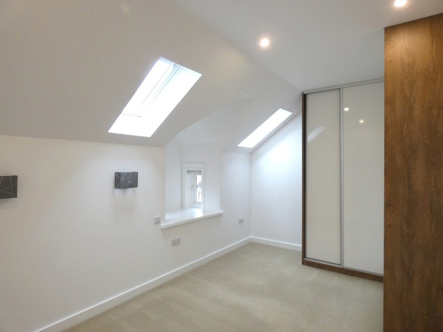 Dolphin Yard off Holywell Hill