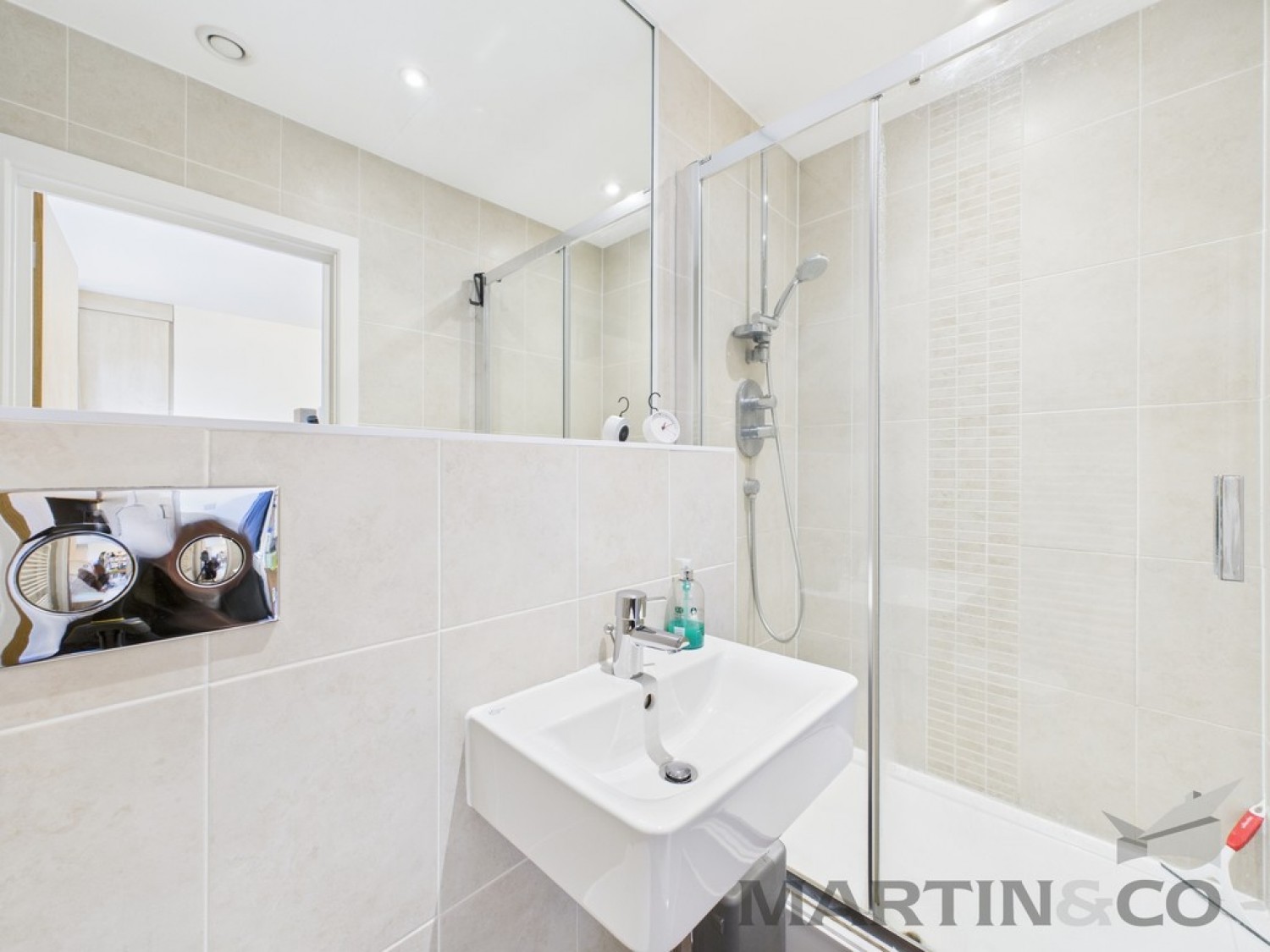 2 bedroom Flat for Sale Barcino House, Charrington Place