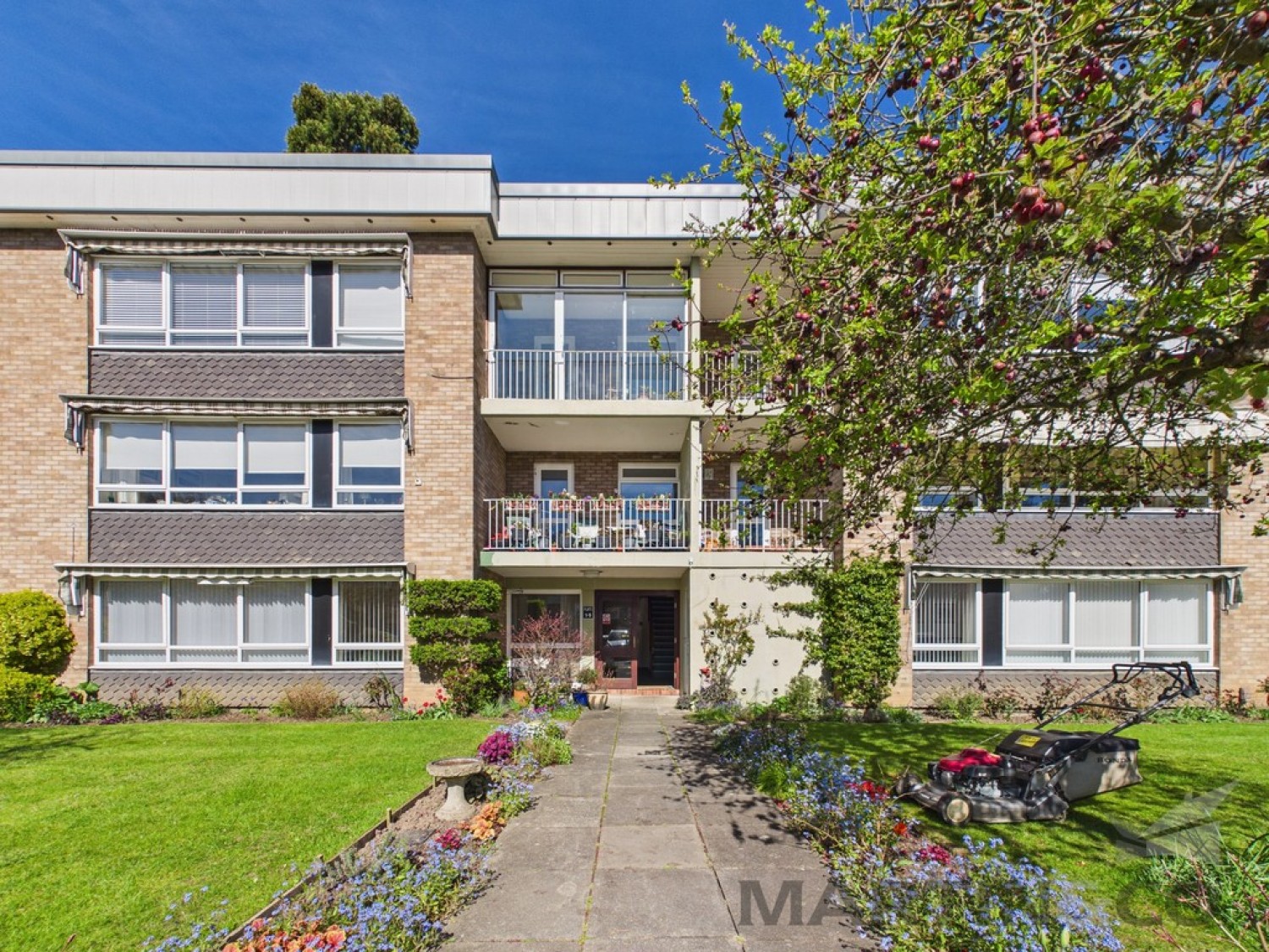 3 bedroom Flat for Sale The Dell, Sandpit Lane, St Albans