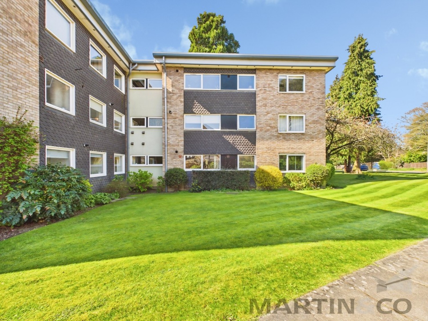 3 bedroom Flat for Sale The Dell, Sandpit Lane, St Albans