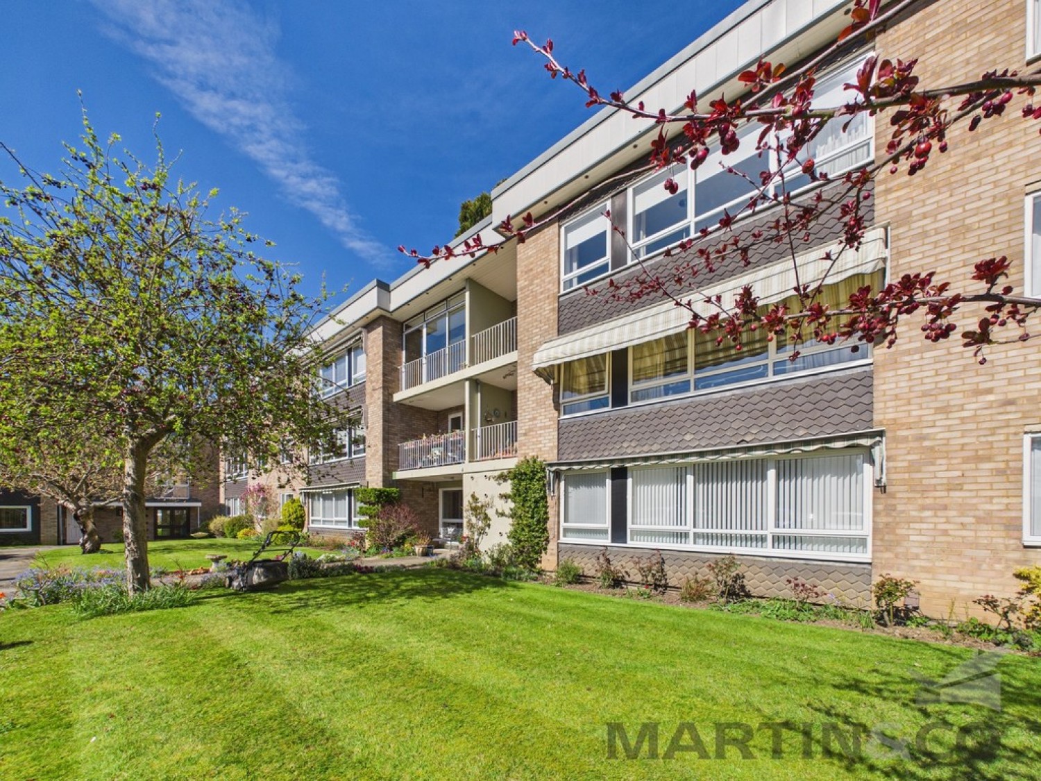 3 bedroom Flat for Sale The Dell, Sandpit Lane, St Albans