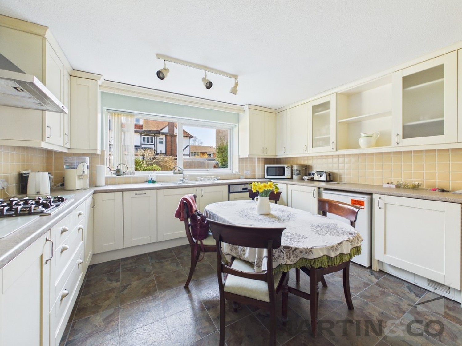 3 bedroom Flat for Sale The Dell, Sandpit Lane, St Albans
