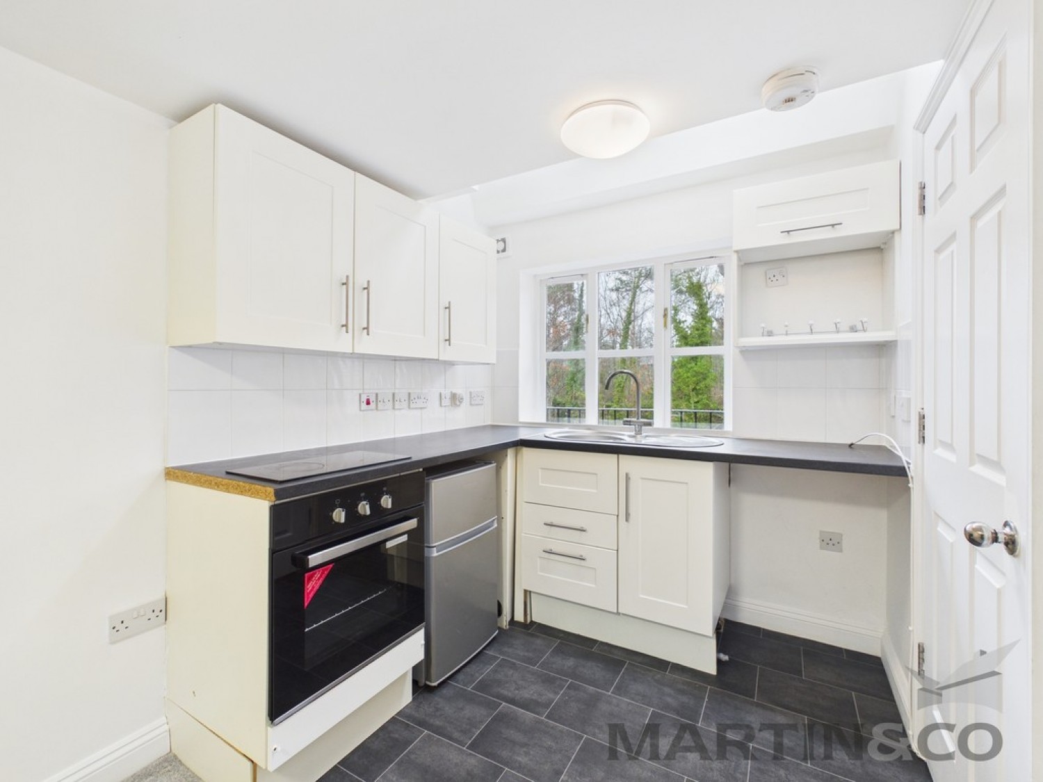 1 bedroom Flat for Letting Park View, Bucknalls Close, Garston