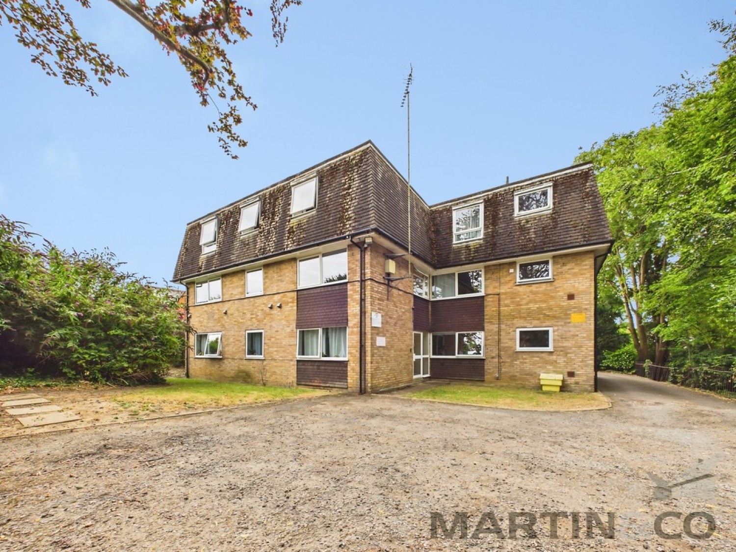2 bedroom Flat for Sale Ramsbury Road