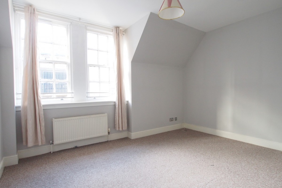 27 weighhouse Close , Paisley