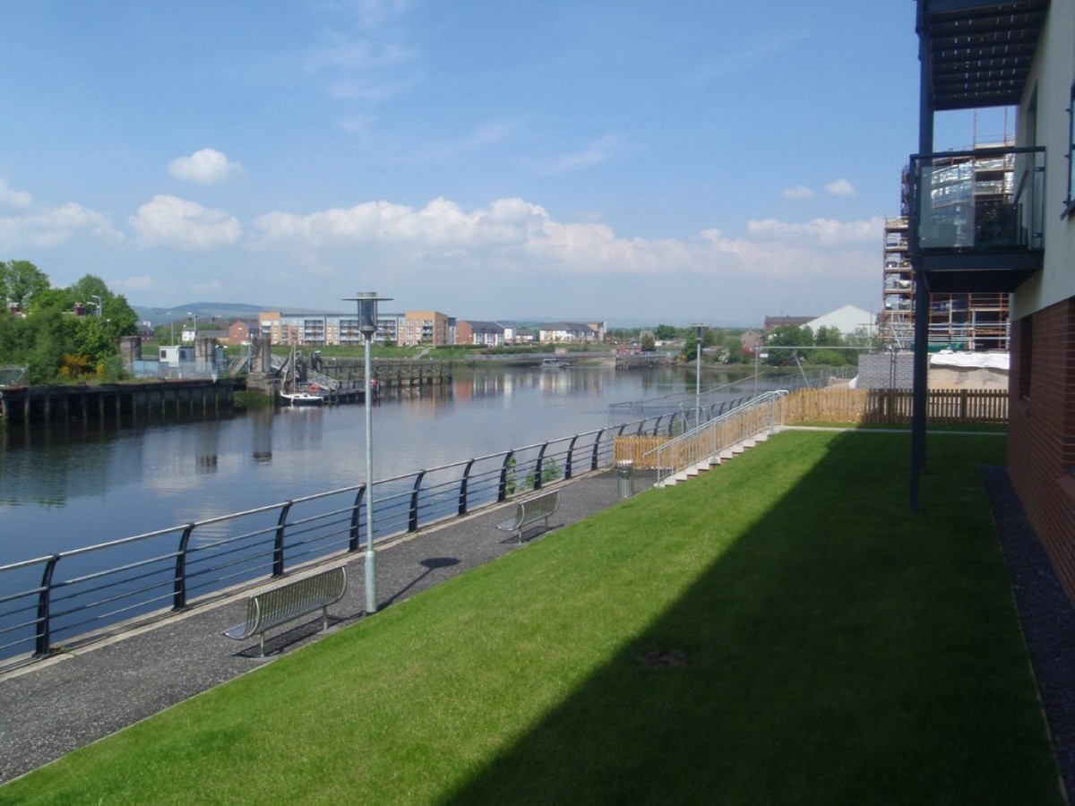 Cardon Square , Renfrew