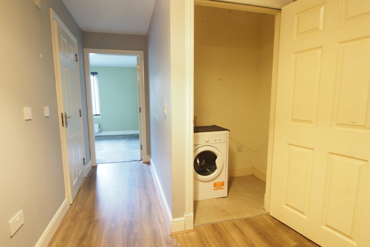 Cardon Square , Ferry Village