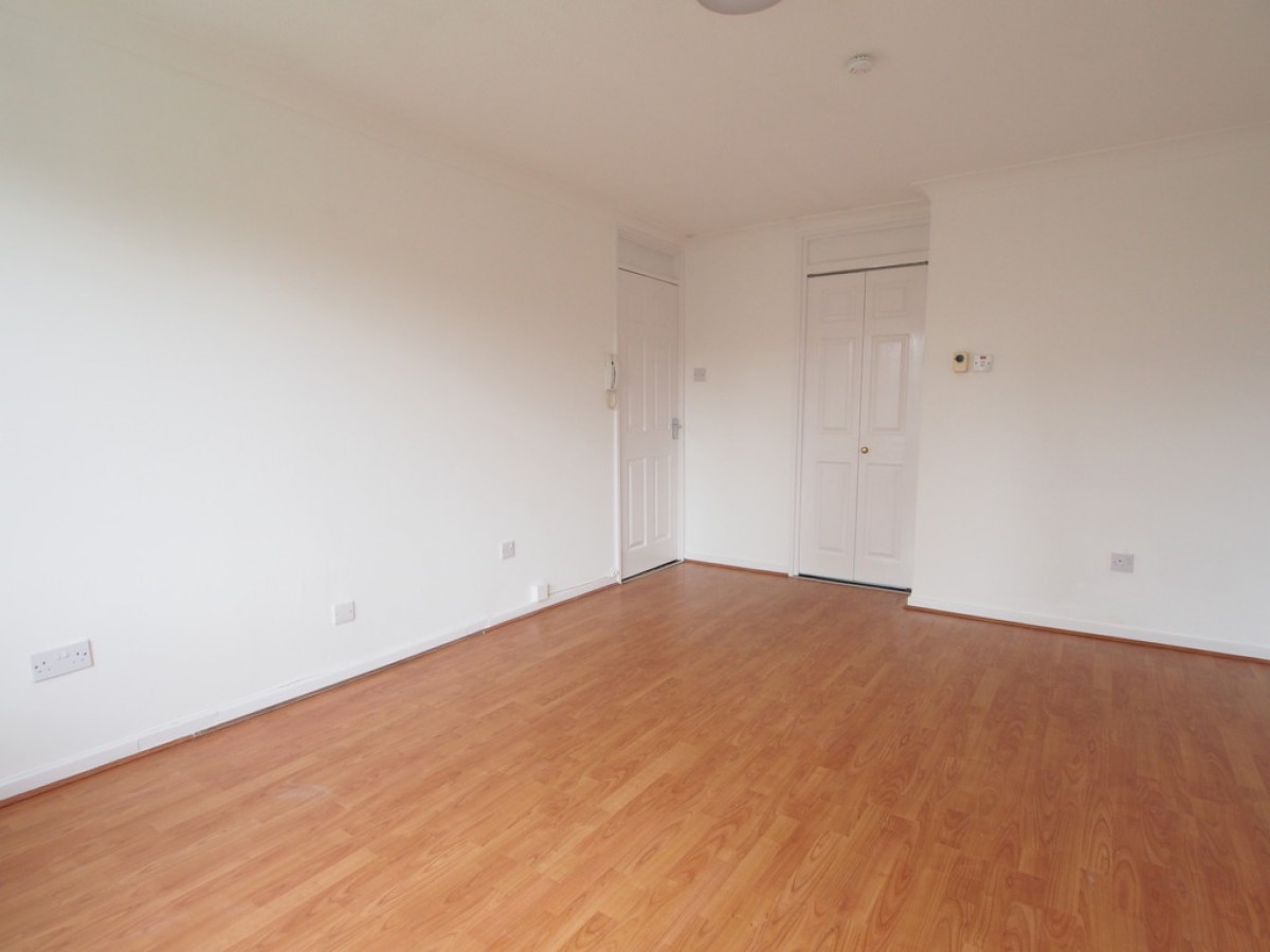 3/2, 16 Kennedy Path