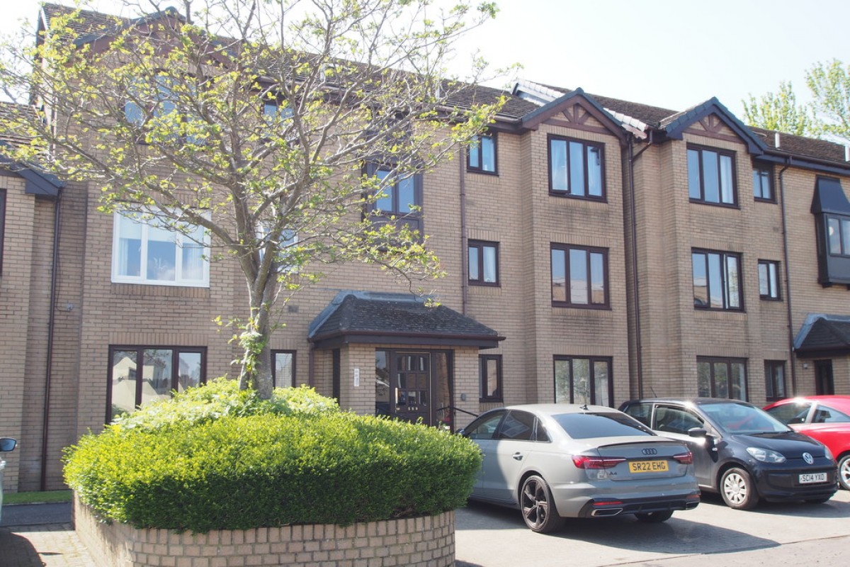 2/1, 559 Mosspark Boulevard