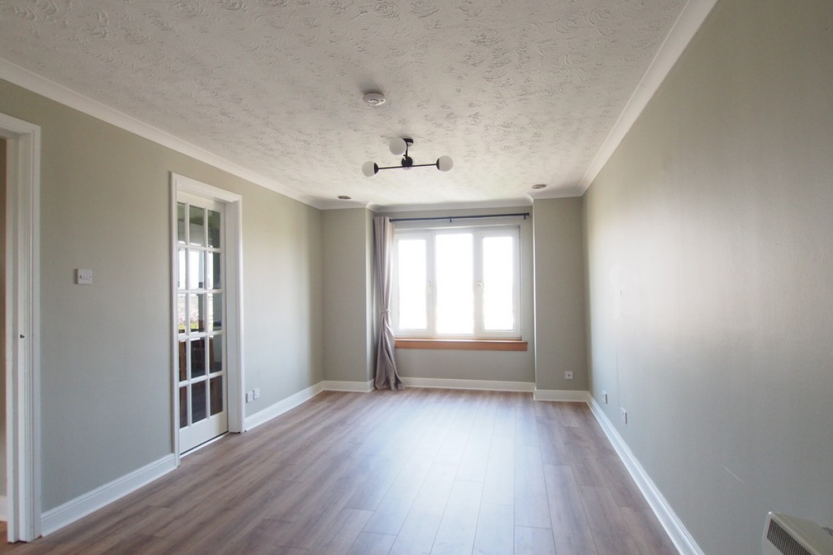 2/1, 559 Mosspark Boulevard