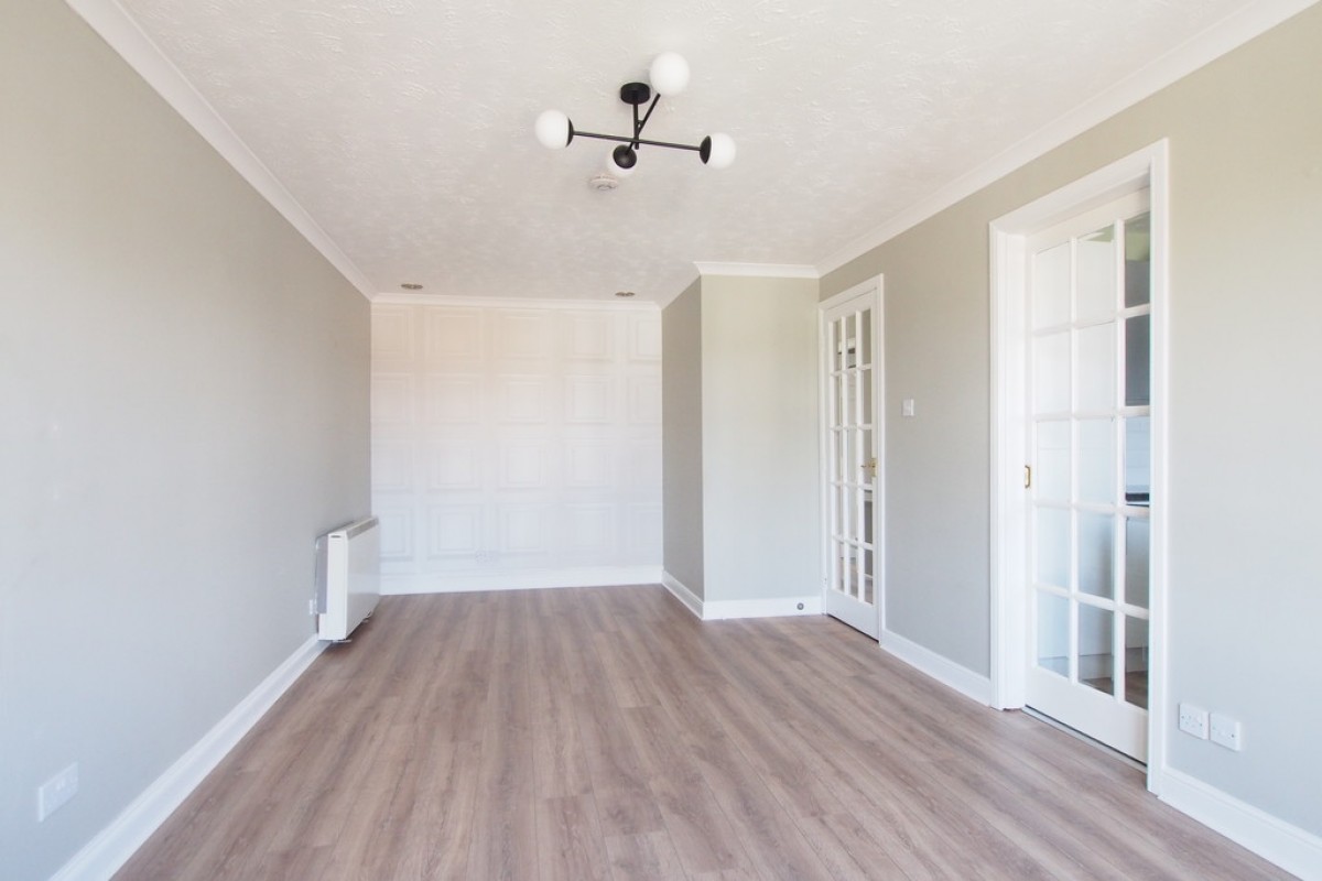 2/1, 559 Mosspark Boulevard