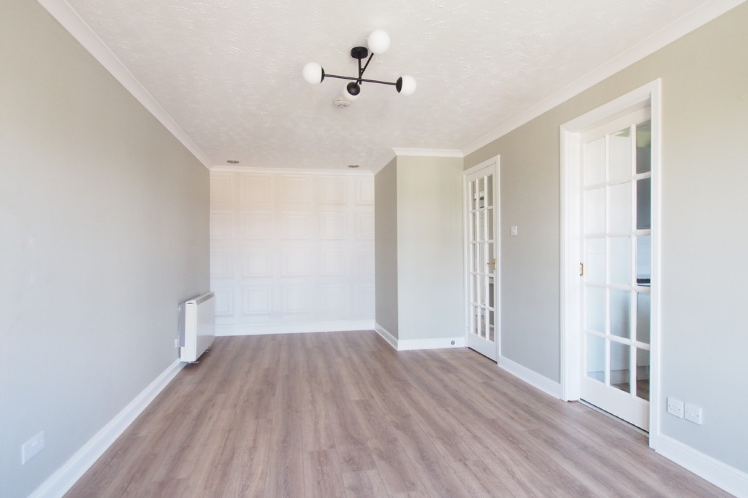 2/1, 559 Mosspark Boulevard
