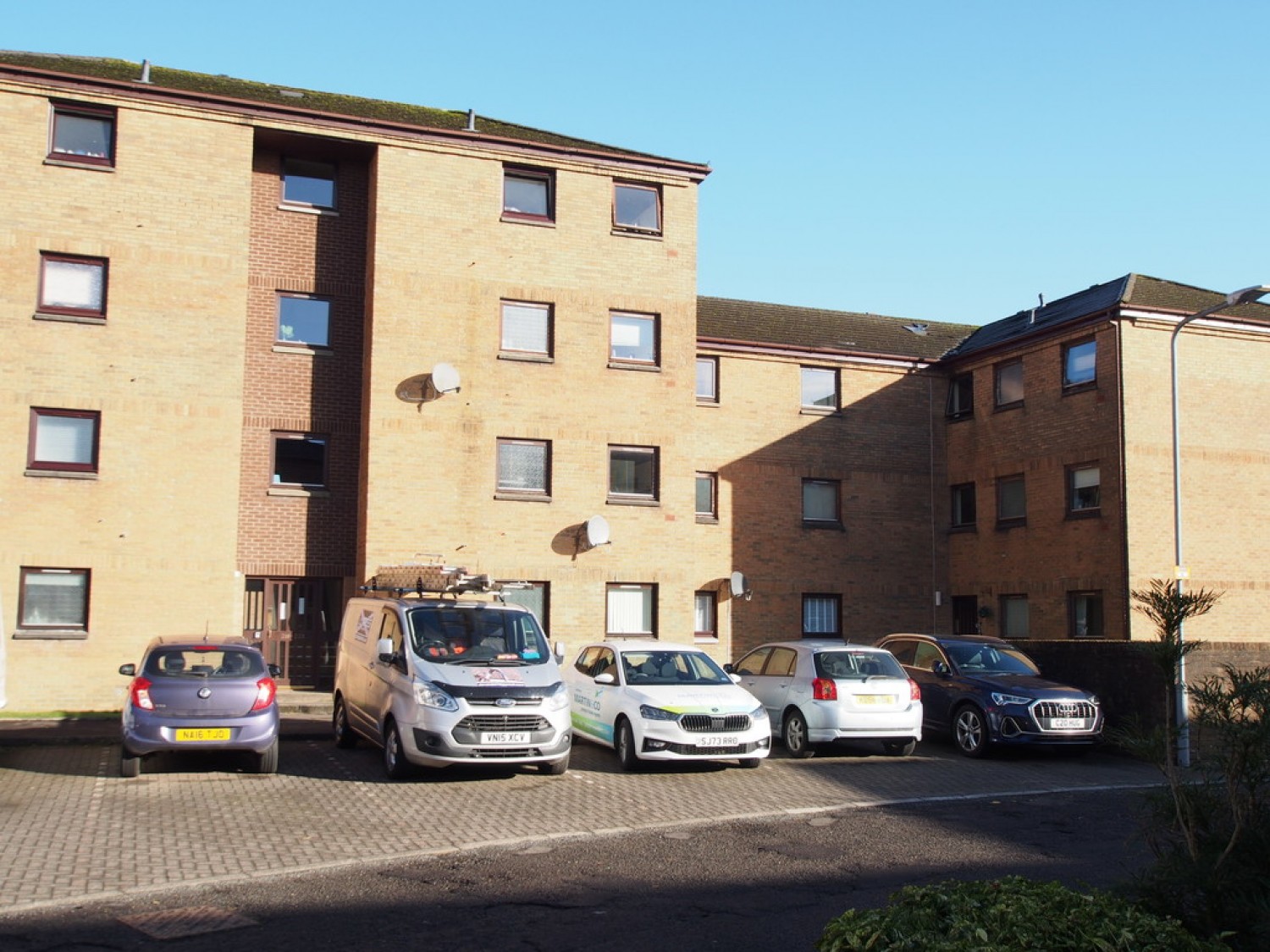 2 bedroom Flat for Letting 224 Castle Gait