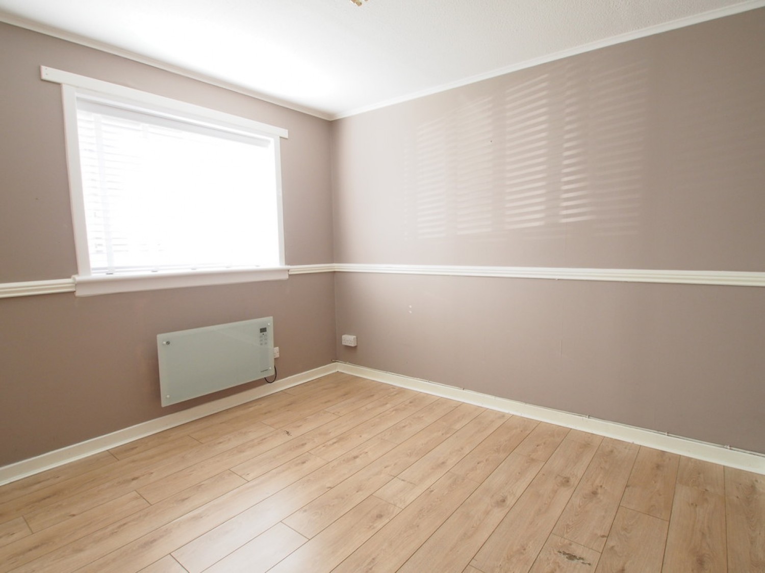 2 bedroom Flat for Letting 224 Castle Gait